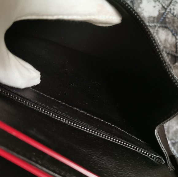 (Sold)💯% authentic Gucci leather purse - Picture 8 of 15